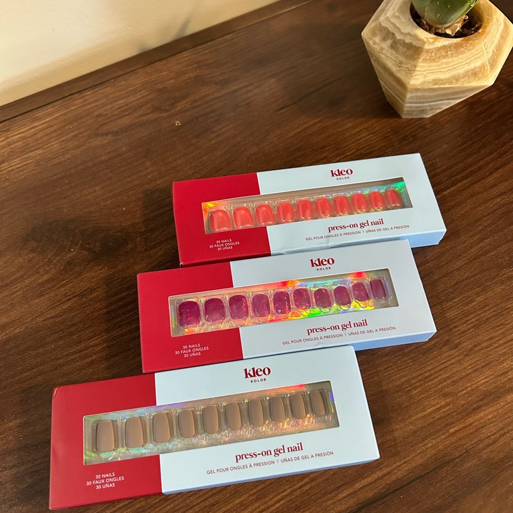 Kleo Press-On Gel Nails Set - Red, Pink, and Gold